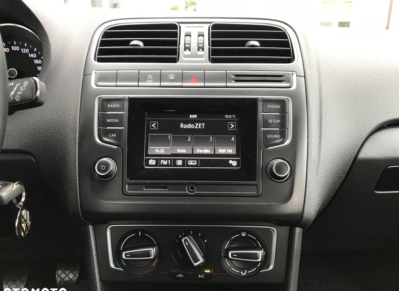 Volkswagen Polo cena 46900 przebieg: 25937, rok produkcji 2015 z Trzebnica małe 254